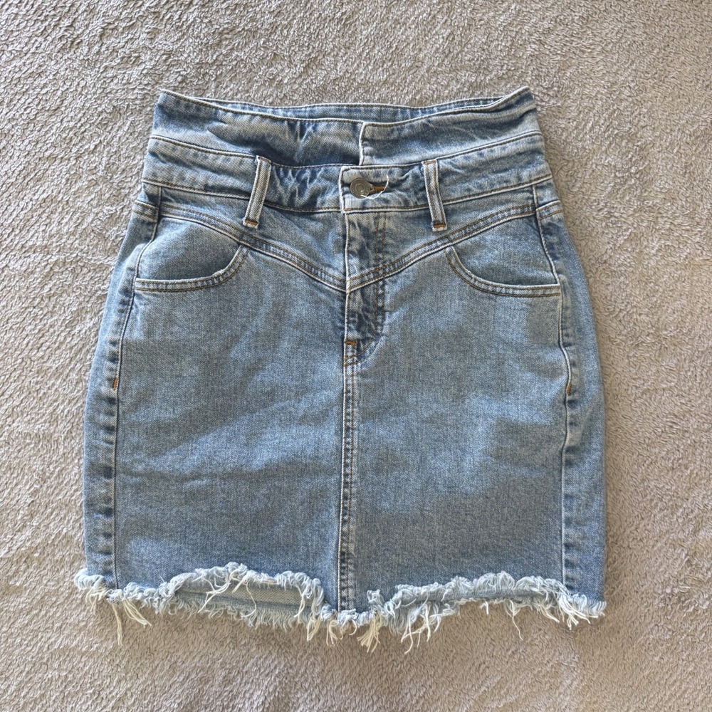 Guess Denim Mini Skirt Womens XS Blue High Rise Frayed Hem W9FD77D3JS1